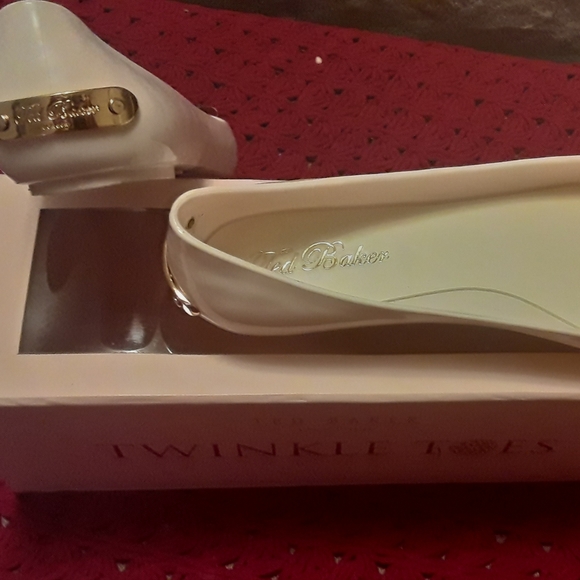 Flats - Picture 3 of 4